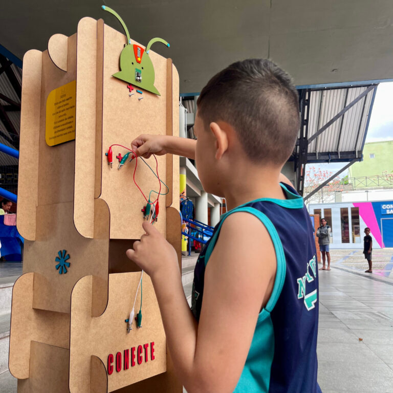 instalação artística para crianças pequenolab